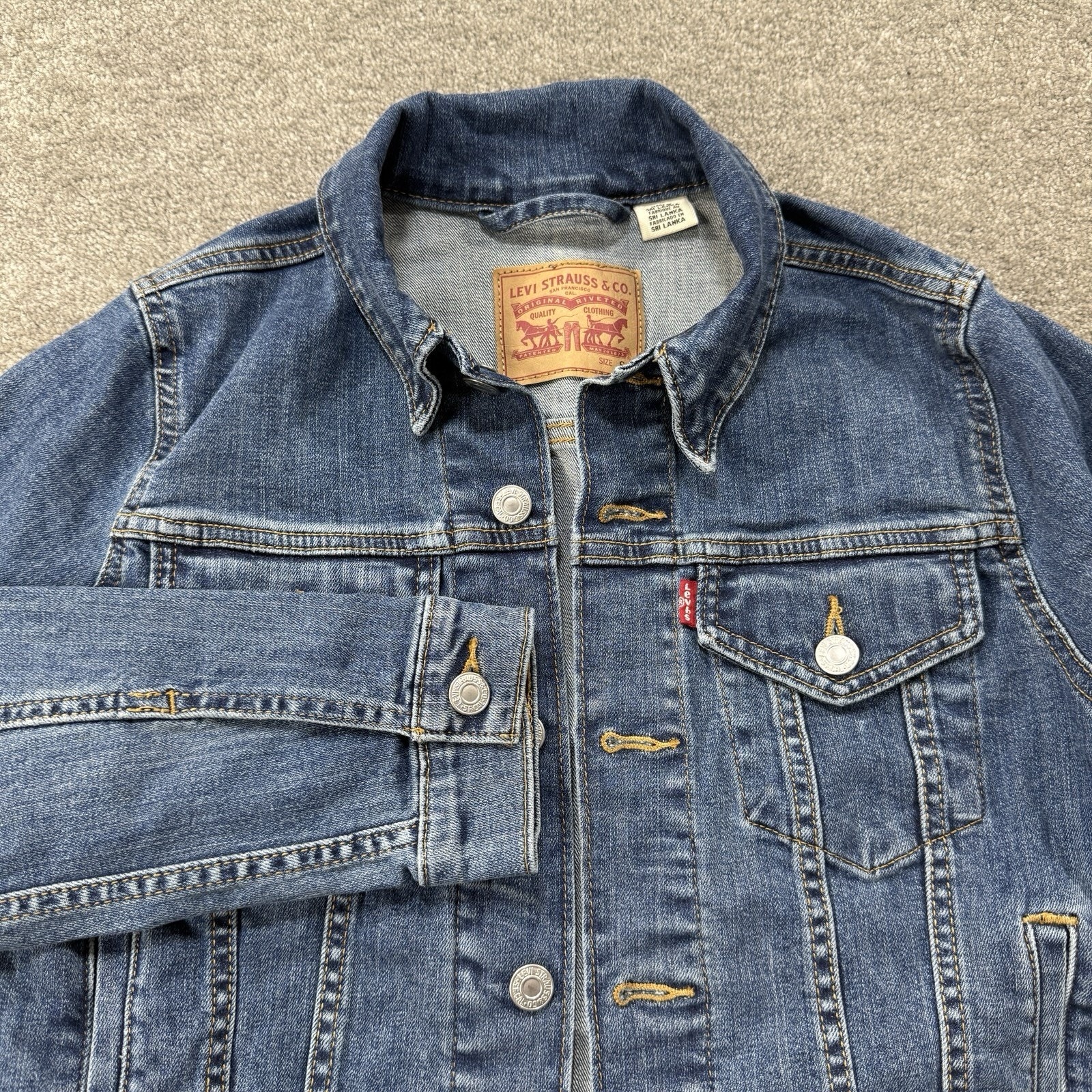 Leviâs Womenâs Trucker Denim Jacket Blue Small S Classic Button Front Pockets